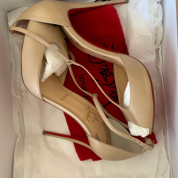 Christian Louboutin ~ Senora Patent T-Strap Sandal - Picture 2 of 4